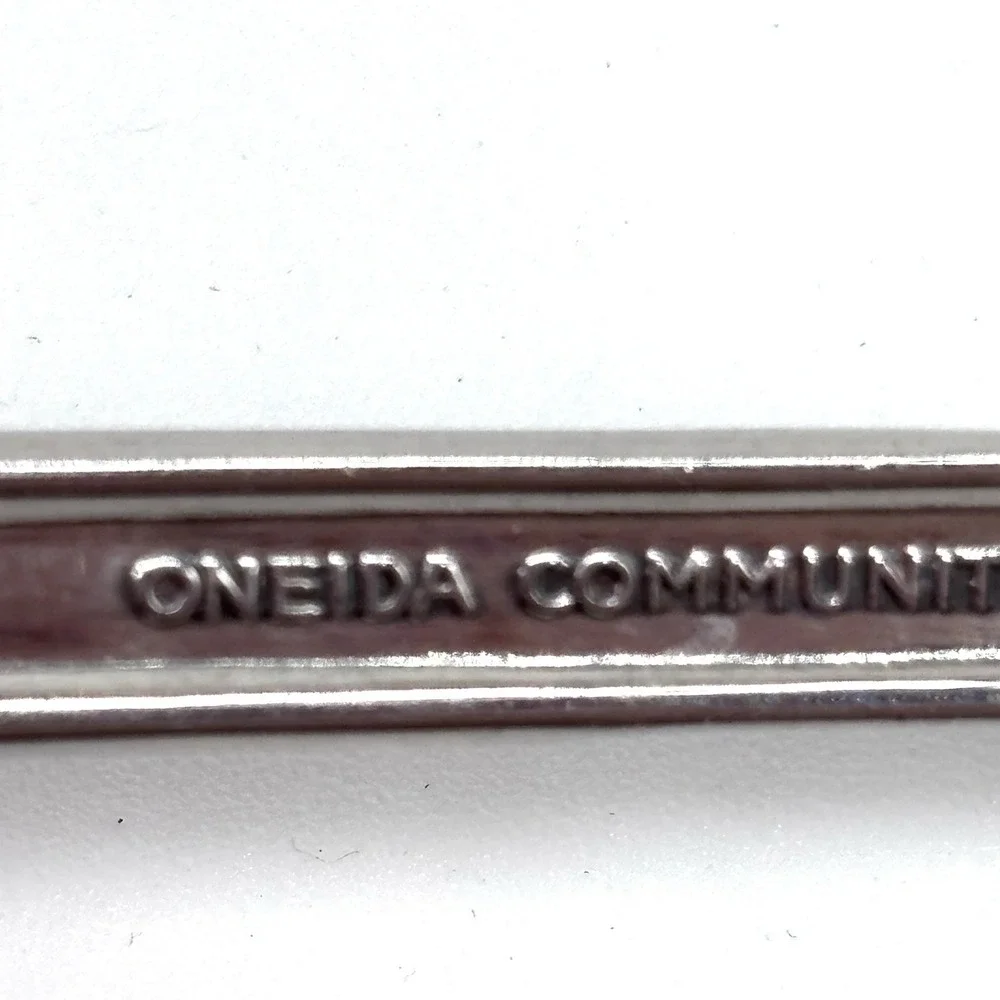 ONEIDA 4 Piece Baby/Toddler Spoons CUBBY BEAR Stainless‎ Flatware